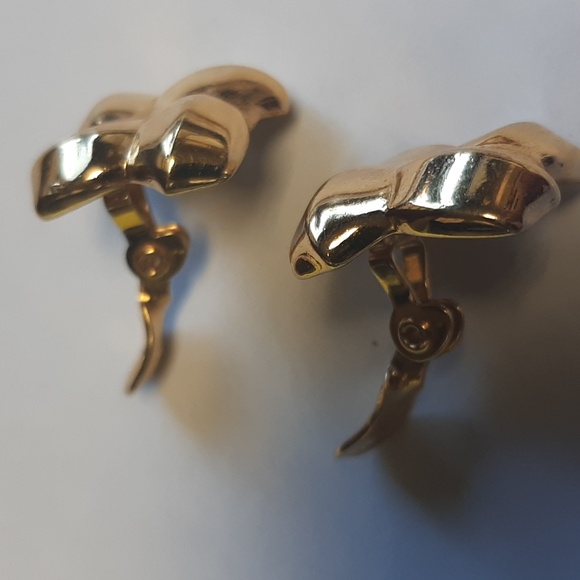 326. MONET GOLD CLIP ON EARRINGS SIGNED - Picture 4 of 4